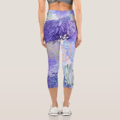 Lila, farbenfrohe abstrakte Kunst Capri Leggings (Rückseite)