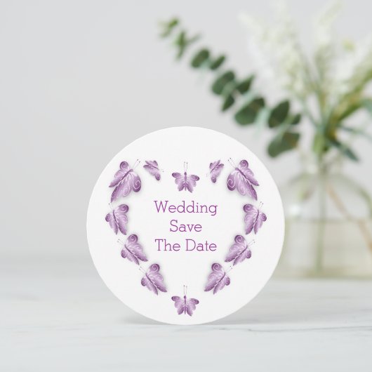 Lila farbige Butterflies-Hochzeit Save The Date (Stehend Vorderseite)