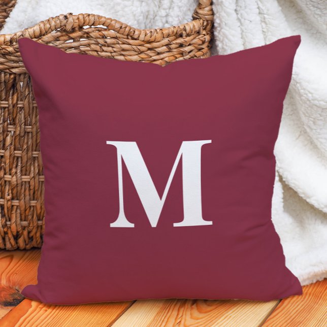 Lila Farbmonogramm Kissen (Burgundy and white monogram decorator pillow)