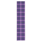 Lila Farbtöne mit grünem und rosa Tartan Kurzer Tischläufer (Vorderseite)