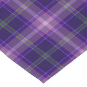 Lila Farbtöne mit grünem und rosa Tartan Kurzer Tischläufer (Ecke)