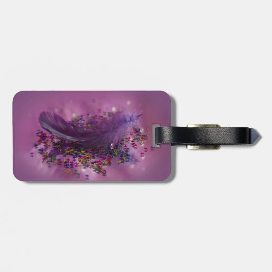 Lila Federn Gepäckanhänger (Rückseite horizontal)