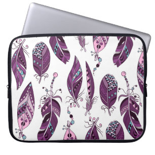 Lila Federn: Vintage Ornamentik nahtlos. Laptopschutzhülle