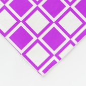 Lila fette Mod-Quadrate Fleecedecke (Ecke)