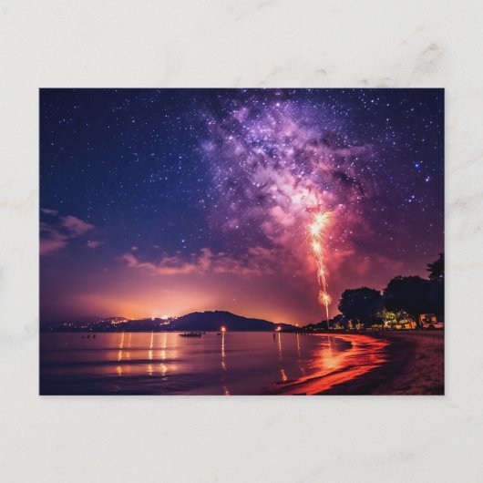 Lila Feuerwerkskörper über Strand Postkarte (Vorderseite)