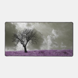Lila Fields Grey Sky Artistic Nature Foto Schreibtischunterlage