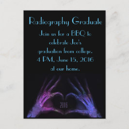 Lila Finger machen eine Herzxray Radiographie Grad Postkarte