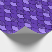 Lila Fischskala mit Glitzer Geschenkpapier (Ecke)