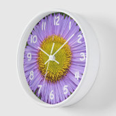Lila Fleabane Daisy mit weißen Zahlen, floral Uhr (Winkel)