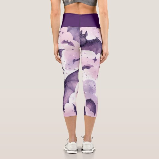 Lila Fledermäuse Capri Leggings (Rückseite)