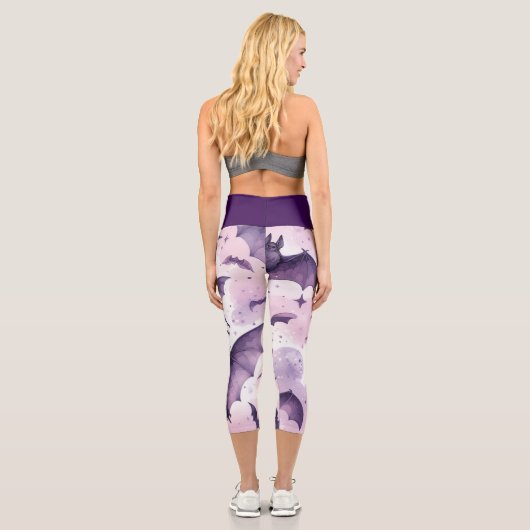 Lila Fledermäuse Capri Leggings (Rückseite)