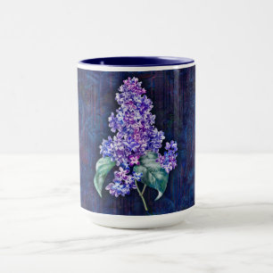 Lila Flieder auf marineblauem dekorativen Hintergr Tasse