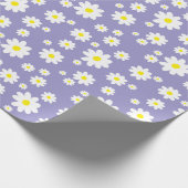 Lila Flieder Gänseblümchen Muster Geschenkpapier (Ecke)