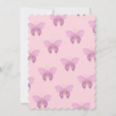 Lila Floral Girl Baby in Blütendusche Einladung (Rückseite)