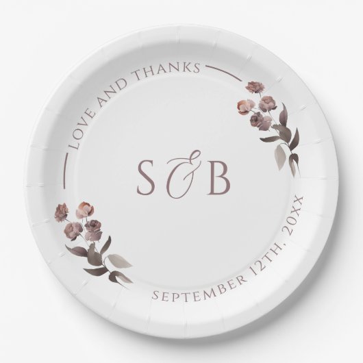 Lila Floral Monogram Hochzeit Pappteller (Vorderseite)