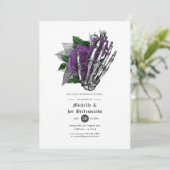 Lila florale Gothic Skulls Bridesmaids Luncheon Einladung (Stehend Vorderseite)