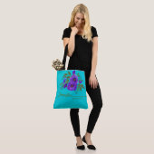 Lila, florale Mit Monogramm Tasche (Am Model)