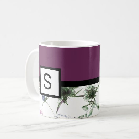 Lila florale Monogramm Kaffeetasse (Vorderseite Links)