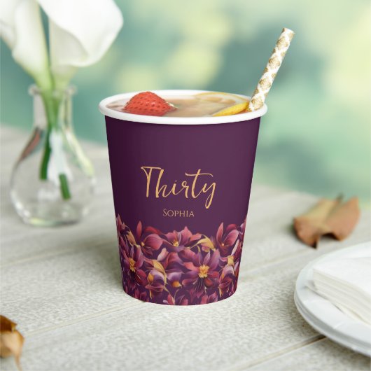 Lila florale pappbecher (In Situ)