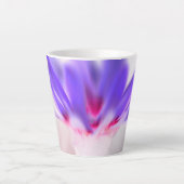 Lila florale Print Latte-Tasse Milchtasse (Vorderseite)