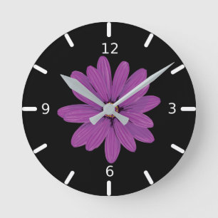 Lila, florale Uhr