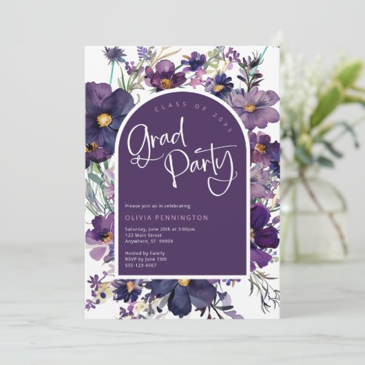 Lila florale Wildblumen Grad Party Einladung (Stehend Vorderseite)