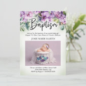Lila florales Baby Taufe Christening Foto Einladung (Stehend Vorderseite)