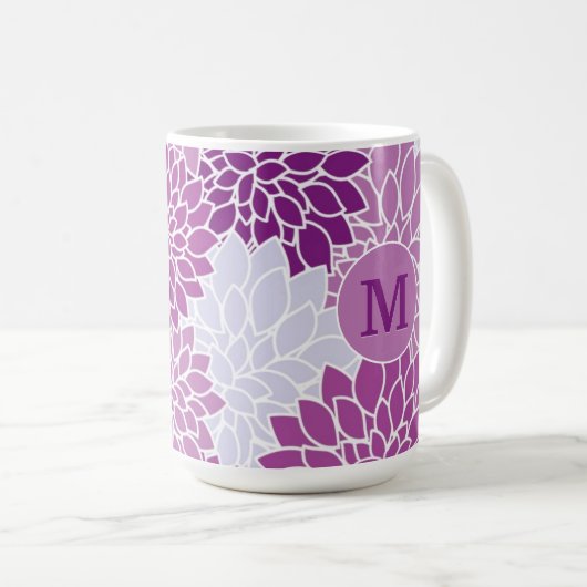 Lila florales Dahlia Muster Mit Monogramm Initial Kaffeetasse (VorderseiteRechts)