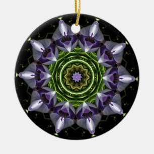 Lila florales Mandala-Kaleidoskop-Kunst Keramik Ornament