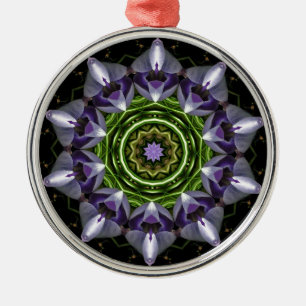 Lila florales Mandala-Kaleidoskop-Kunst Silbernes Ornament
