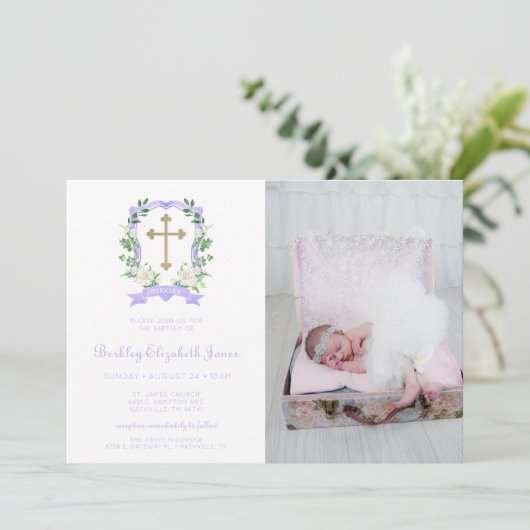 Lila florales Wappen Foto Taufe Einladung (Stehend Vorderseite)