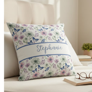 Lila Floralschmetterling-Monogramm Kissen