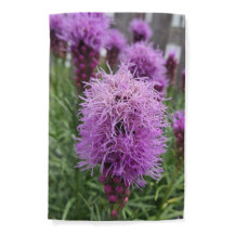 Lila Fluffige Blumen Gartenflagge
