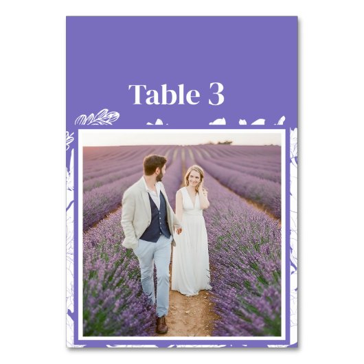 Lila Foto mit Blumenmuster und Anzahl Tischnummer (Rückseite)