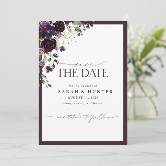 Lila Foto mit Blumenschrift speichern das Datum Save The Date (Stehend Vorderseite)