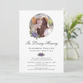 Lila Foto zur Beerdigung des Floraldiensts Einladung (Stehend Vorderseite)