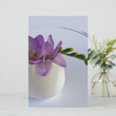 lila Freesia-Knospen Briefpapier (Stehend Vorderseite)