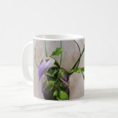 lila Freesia-Knospen Kaffeetasse (Vorderseite Links)