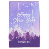 Lila Friedlicher Schneewald Weihnachten Neues Jahr Mittlere Geschenktüte (Rückseite)