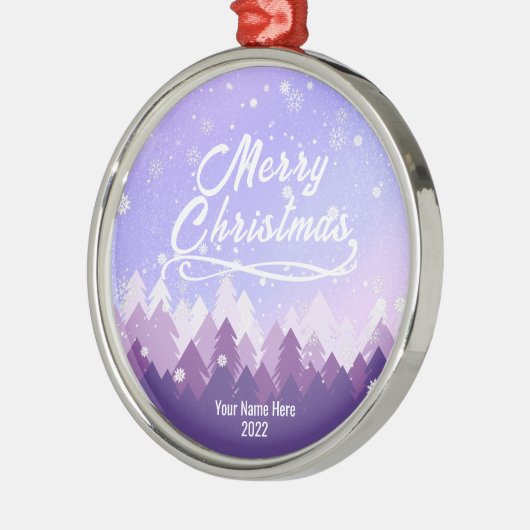 Lila Friedliches Schneewald Weihnachtsdekor 2022 Ornament Aus Metall (Links)