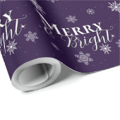 Lila fröhliche und helle Schneeflocken Weihnachten Geschenkpapier (Rolleneckpunkt)