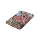 lila FrühlingsBlume Badematte (Schrägansicht)