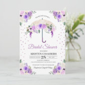Lila Frühlingsflorallenschirm Brautparty Einladung (Stehend Vorderseite)
