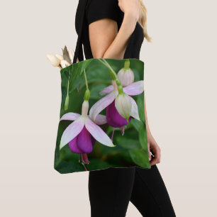 Lila Fuchsienblüten mit weißen Kelchblättern Flora Tasche