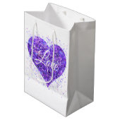 Lila funkelndes Herz, Liebe Glitzer Valentine Mittlere Geschenktüte (Vorderseite Schrägansicht)