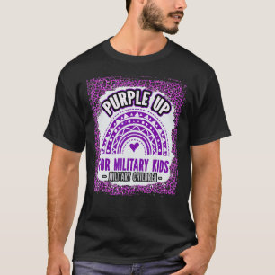 Lila für militärische Kinder unter Regenbogen-Mili T-Shirt