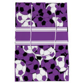 Lila Fußball-Ball-Collage Mittlere Geschenktüte (Rückseite)