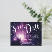 Lila Galaxie - Himmelsstrahlen Save the Date Postkarte (Stehend Vorderseite)