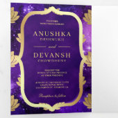 Lila Galaxy Gold Lotus QR Code Indische Hochzeit Dreifach Gefaltete Einladung (Innen Erste Seite)