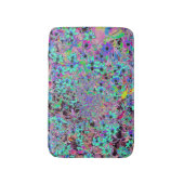 Lila Garten mit Psychedelic Aquamarine-Blume Badematte (Vorderseite Vertikal)